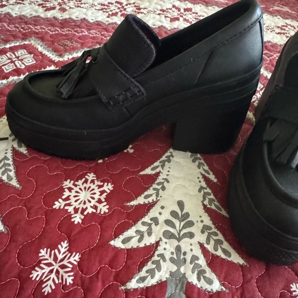 Converse Women's Classic Black Tassel Flats - Picture 2 of 3